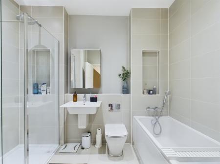 4 bedroom Town house to let in Chilmington Avenue, Chilmington Green, Ashford, TN23