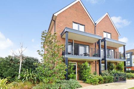 4 bedroom Town house to let in Chilmington Avenue, Chilmington Green, Ashford, TN23