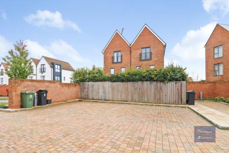 4 bedroom Town house to let in Chilmington Avenue, Chilmington Green, Ashford, TN23