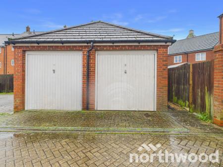 4 bedroom Terraced House to let in Barley Mow View, Repton Park, Ashford, TN23