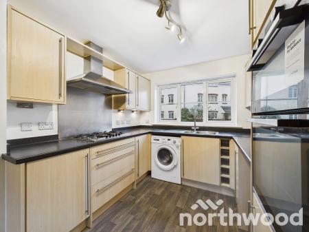 4 bedroom Terraced House to let in Barley Mow View, Repton Park, Ashford, TN23