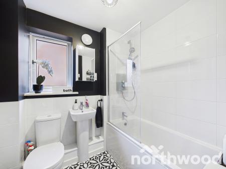 4 bedroom Semi-detached house for sale in Heritage Road, Bridgefield, Ashford, TN25