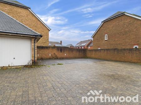 3 bedroom Terraced House for sale in Lodge Close, Singleton, Ashford, TN23