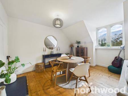 2 bedroom Flat for sale in Grove Flats, Pluckley, TN27