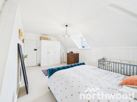 2 bedroom Flat for sale in Grove Flats, Pluckley, TN27