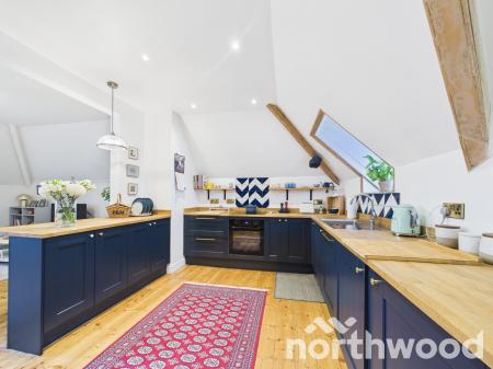 2 bedroom Flat for sale in Grove Flats, Pluckley, TN27