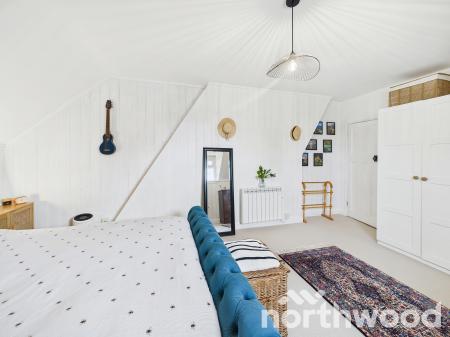 2 bedroom Flat for sale in Grove Flats, Pluckley, TN27