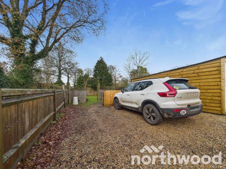 2 bedroom Flat for sale in Grove Flats, Pluckley, TN27