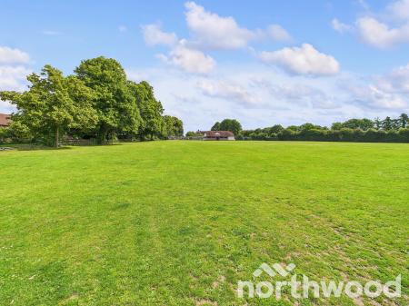 2 bedroom Flat for sale in Grove Flats, Pluckley, TN27