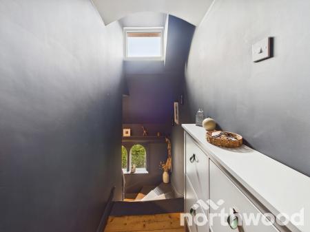 2 bedroom Flat for sale in Grove Flats, Pluckley, TN27