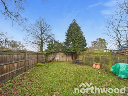 2 bedroom Flat for sale in Grove Flats, Pluckley, TN27