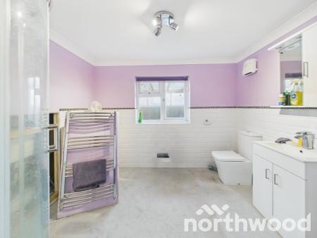 3 bedroom Bungalow for sale in Coast Drive, Romney Marsh, Lydd On Sea, TN29