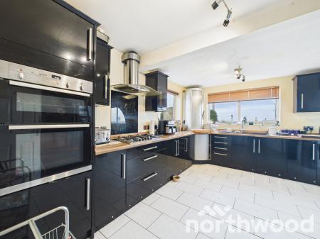 3 bedroom Bungalow for sale in Coast Drive, Romney Marsh, Lydd On Sea, TN29