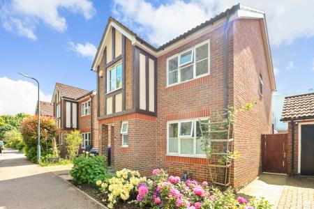3 bedroom Detached house to let in Albert Reed Gardens, Tovil, Maidstone, ME15