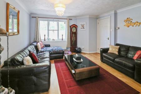 3 bedroom Detached house to let in Albert Reed Gardens, Tovil, Maidstone, ME15