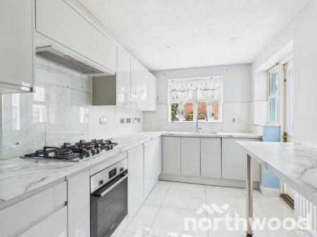 3 bedroom Detached house to let in Albert Reed Gardens, Tovil, Maidstone, ME15