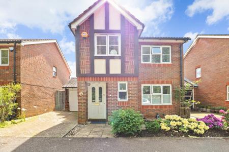 3 bedroom Detached house to let in Albert Reed Gardens, Tovil, Maidstone, ME15