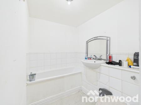 2 bedroom Flat for sale in Richard Hillary Close, South Willesborough, Ashford, TN24
