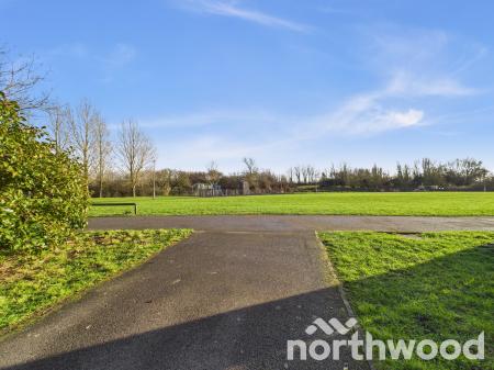 2 bedroom Flat for sale in Richard Hillary Close, South Willesborough, Ashford, TN24