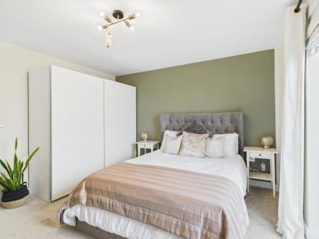 2 bedroom Flat for sale in George Street, Victoria Point, Ashford, TN23