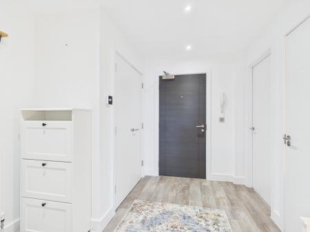 2 bedroom Flat for sale in George Street, Victoria Point, Ashford, TN23