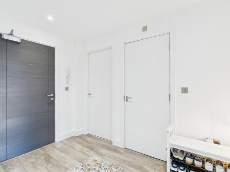 2 bedroom Flat for sale in George Street, Victoria Point, Ashford, TN23