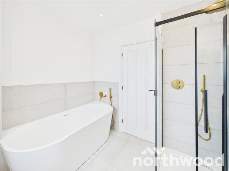 5 bedroom Detached house for sale in Meadow Farm, Great Chart, Ashford, TN23