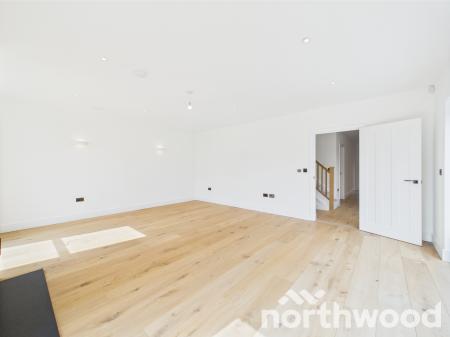 5 bedroom Detached house for sale in Meadow Farm, Great Chart, Ashford, TN23