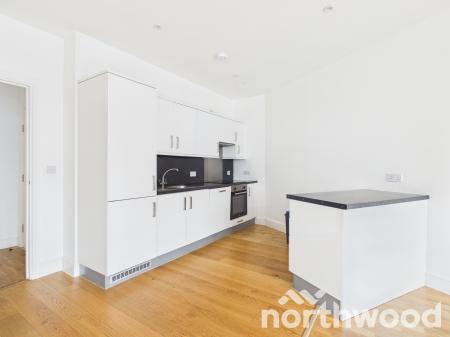 2 bedroom Flat to let in Park Street, Ashford, TN24