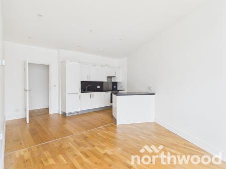 2 bedroom Flat to let in Park Street, Ashford, TN24