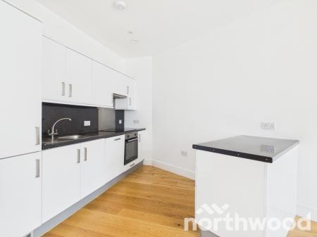 2 bedroom Flat to let in Park Street, Ashford, TN24