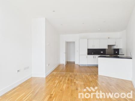 2 bedroom Flat to let in Park Street, Ashford, TN24