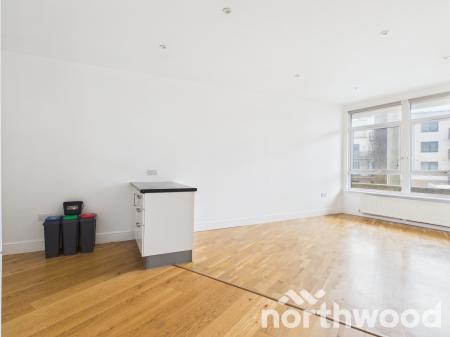 2 bedroom Flat to let in Park Street, Ashford, TN24