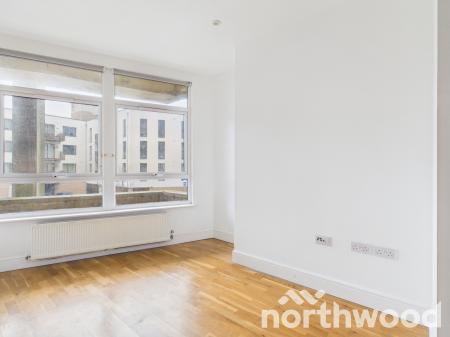 2 bedroom Flat to let in Park Street, Ashford, TN24