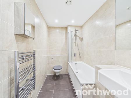 2 bedroom Flat to let in Park Street, Ashford, TN24