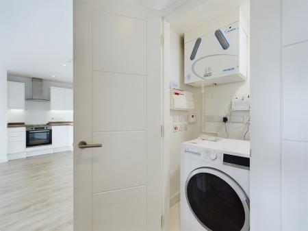 2 bedroom Flat to let in Hampton Place, Ashford, TN23