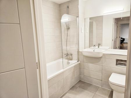 2 bedroom Flat to let in Hampton Place, Ashford, TN23