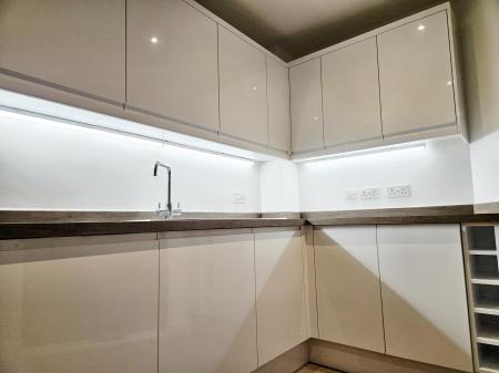 2 bedroom Flat to let in Hampton Place, Ashford, TN23