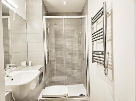 2 bedroom Flat to let in Hampton Place, Ashford, TN23