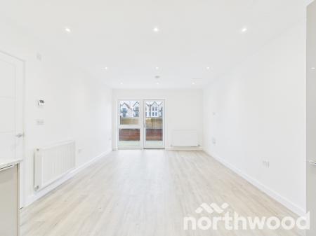 2 bedroom Flat to let in Highwood Drive, Chilmington Lakes, Ashford, TN23