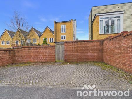 4 bedroom Town house for sale in Campion Close, Ashford, TN25