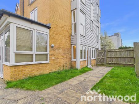 4 bedroom Town house for sale in Campion Close, Ashford, TN25