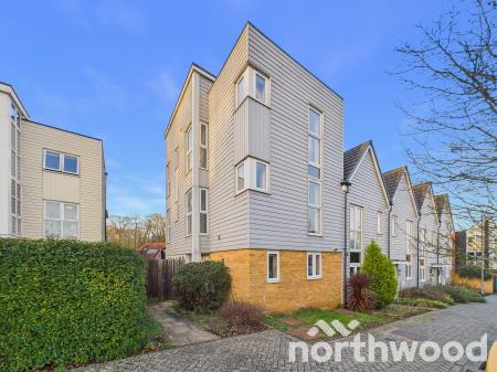 4 bedroom Town house for sale in Campion Close, Ashford, TN25