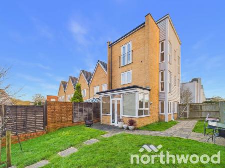 4 bedroom Town house for sale in Campion Close, Ashford, TN25