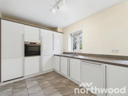 4 bedroom Town house for sale in Campion Close, Ashford, TN25