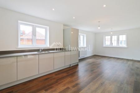 4 bedroom Detached house to let in Kestrel Drive, Finberry, Ashford, TN25