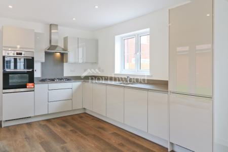 4 bedroom Detached house to let in Kestrel Drive, Finberry, Ashford, TN25