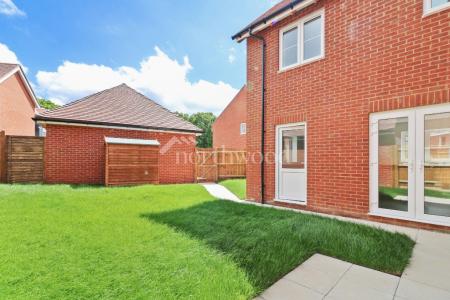 4 bedroom Detached house to let in Kestrel Drive, Finberry, Ashford, TN25