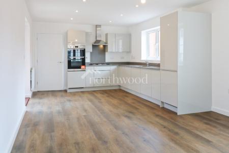 4 bedroom Detached house for sale in Kestrel Drive, Finberry, Ashford, TN25