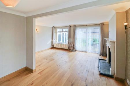 5 bedroom Detached house for sale in Swan Lane, Sellindge, TN25